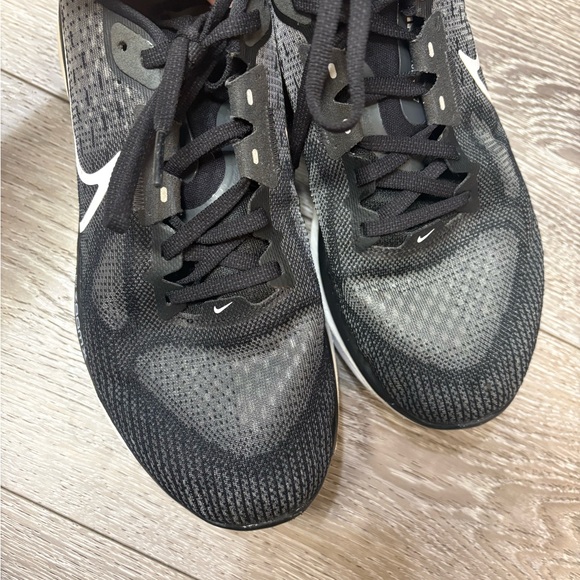 Nike vomero 17 women’s running black and White shoes - Picture 7 of 10